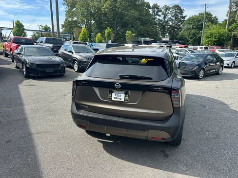 Used 2025 Nissan Kicks SV FWD image 6