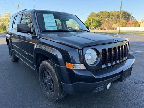 Used 2015 Jeep Patriot Sport FWD image 4