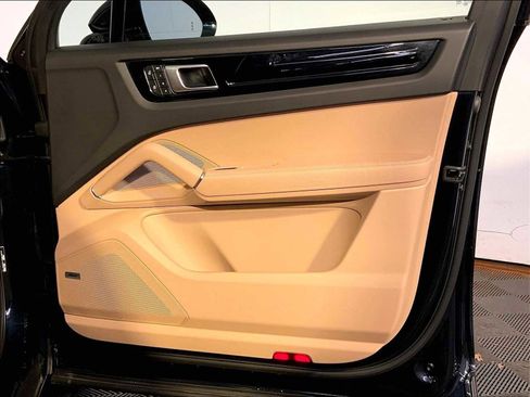 Certified 2023 Porsche Cayenne image 26