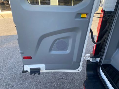Used 2016 Ford Transit 150 XL RWD image 31