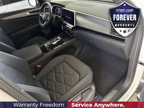 Used 2025 Volkswagen Atlas Cross Sport SE FWD image 38