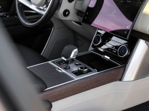 Used 2023 Land Rover Range Rover SE image 25