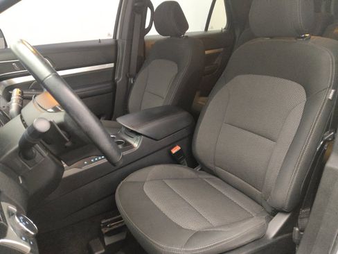 Used 2017 Ford Explorer XLT image 17