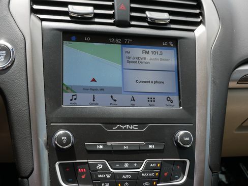 Used 2019 Ford Fusion SEL FWD image 22