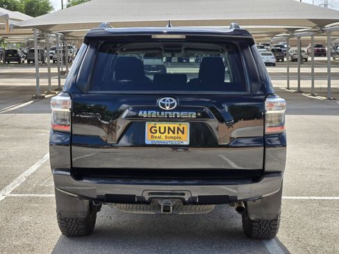 Used 2019 Toyota 4Runner SR5 AWD/4WD image 4