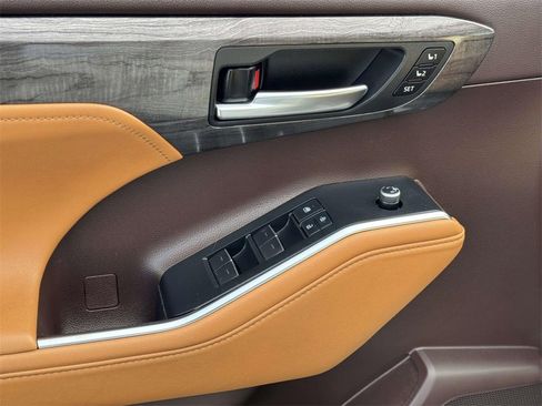 Used 2020 Toyota Highlander Limited Platinum image 18