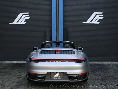 Used 2022 Porsche 911 Carrera image 7