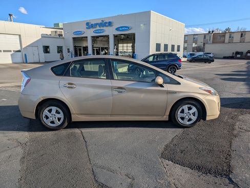 Used 2010 Toyota Prius Two image 2