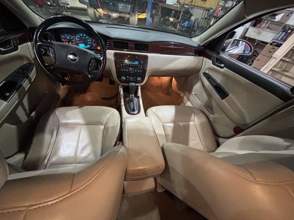 Used 2010 Chevrolet Impala LT w/ Luxury Edition Package FWD image 4