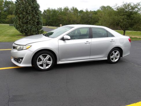 Used 2012 Toyota Camry SE FWD image 8