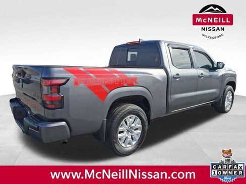 Used 2023 Nissan Frontier SV image 5
