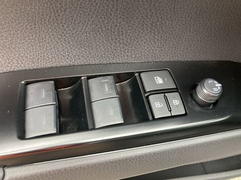 Used 2026 Toyota Camry SE w/ Convenience Package image 15