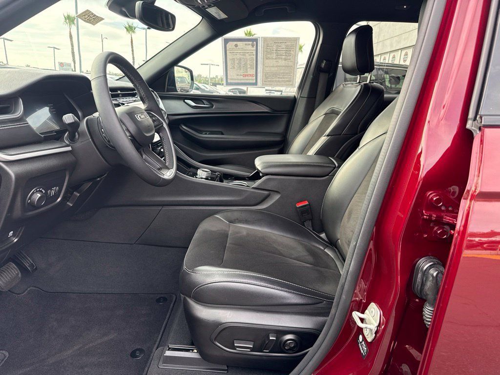 Certified 2023 Jeep Grand Cherokee Altitude RWD image 13