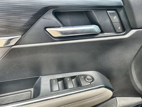 Certified 2026 GMC Acadia Elevation w/ Elevation Premium Package FWD image 22