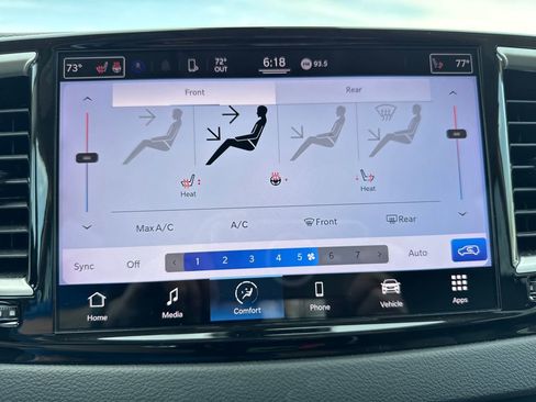 Used 2022 Chrysler Pacifica Touring-L image 22