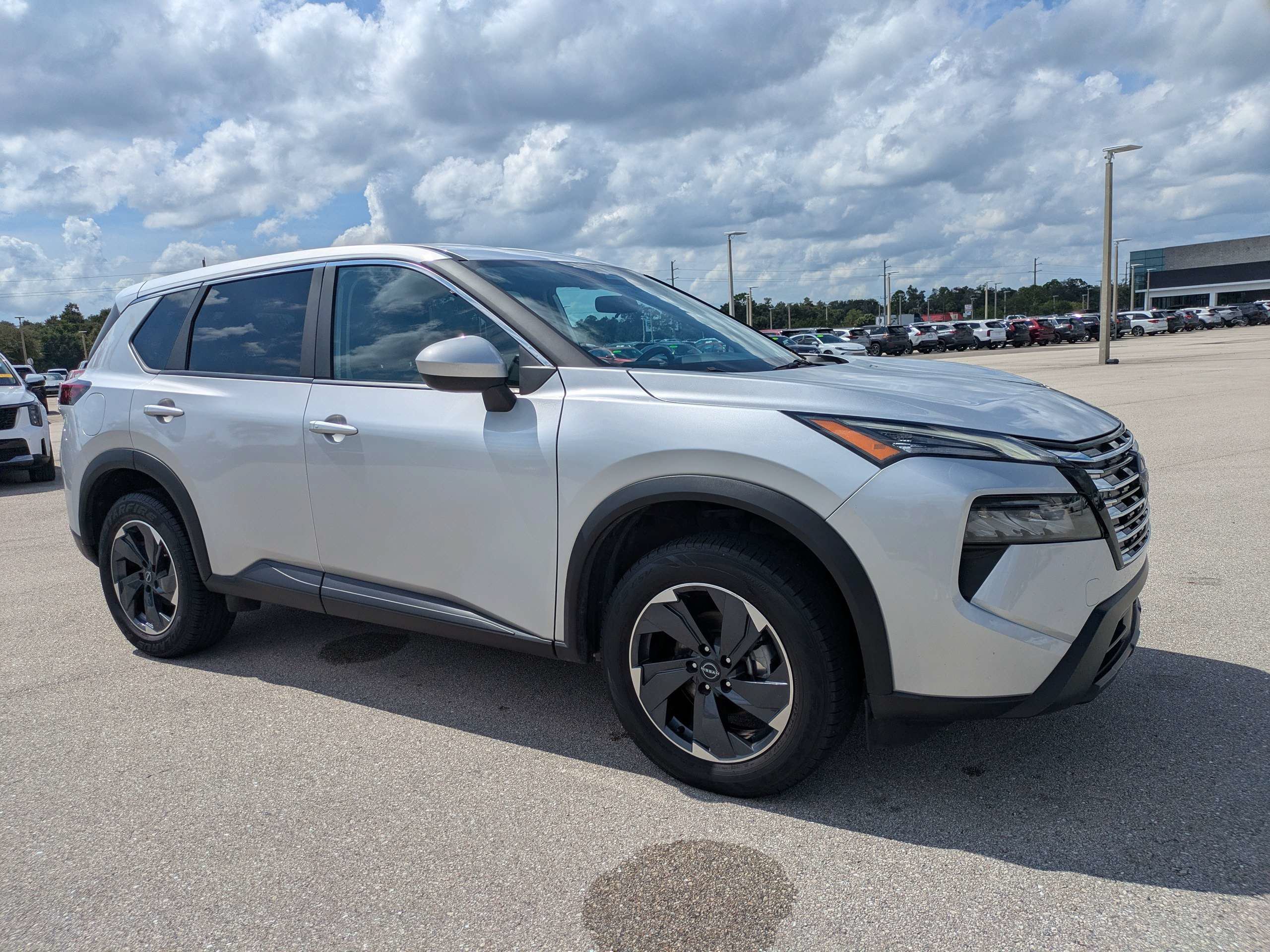Used 2025 Nissan Rogue SV FWD image 5