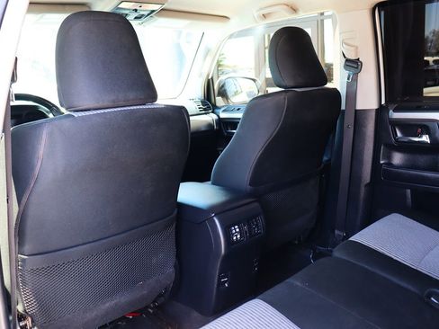 Used 2018 Toyota 4Runner SR5 AWD/4WD image 31