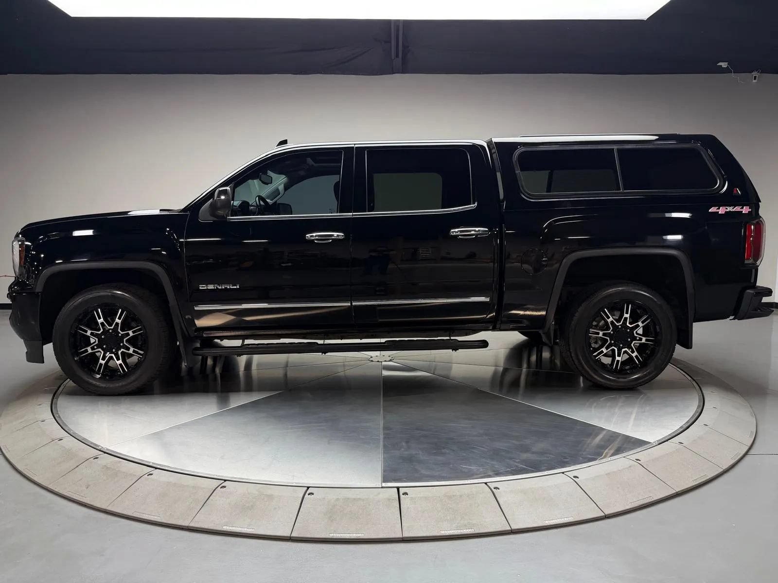 Used 2018 GMC Sierra 1500 Denali AWD/4WD image 4
