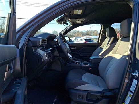 Used 2024 Toyota Tacoma TRD Off-Road image 13