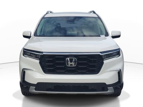 Used 2025 Honda Pilot Touring image 2
