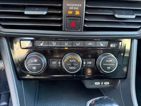 Used 2024 Volkswagen Jetta SE image 11