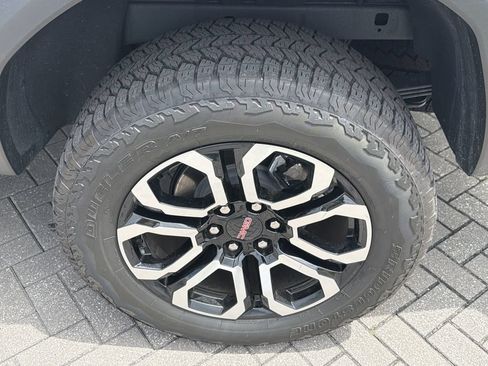 Certified 2025 GMC Canyon AT4 w/ Nightfall Edition AWD/4WD image 36