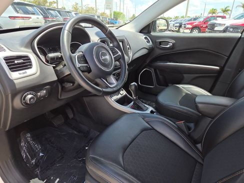 Used 2019 Jeep Compass Latitude w/ Cold Weather Group FWD image 29