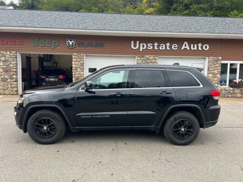 Used 2018 Jeep Grand Cherokee Laredo AWD/4WD image 8