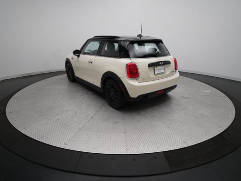 Used 2017 MINI Cooper 2-Door Hardtop image 32