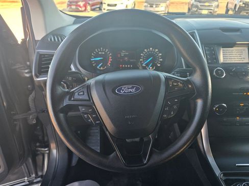 Used 2019 Ford Edge SE image 15