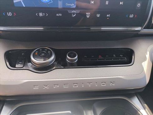 Used 2025 Ford Expedition Active RWD image 12
