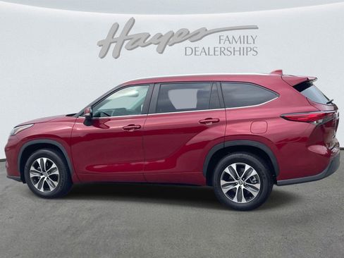Used 2023 Toyota Highlander XLE FWD image 6