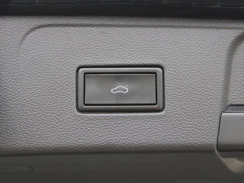 Used 2019 Volkswagen Atlas SEL image 32