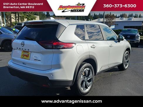 Used 2024 Nissan Rogue SV image 5