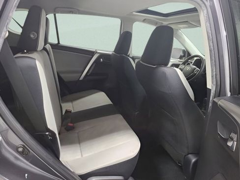 Used 2018 Toyota RAV4 XLE AWD/4WD image 16