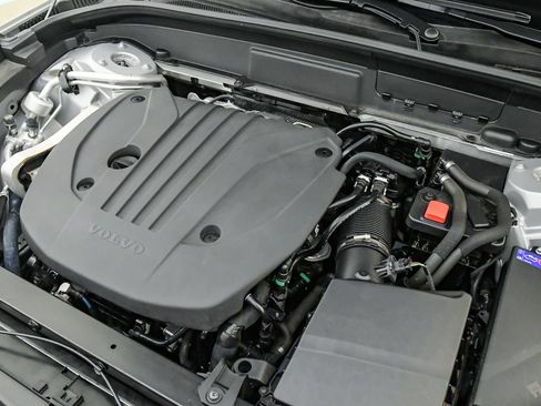 Certified 2025 Volvo XC60 B5 Core AWD/4WD image 26