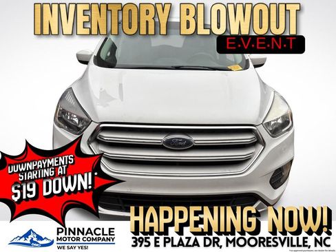 Used 2019 Ford Escape SE image 2