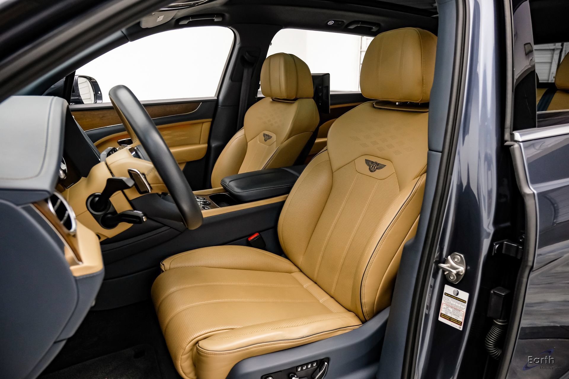 Used 2023 Bentley Bentayga Extended Wheelbase AWD/4WD image 35
