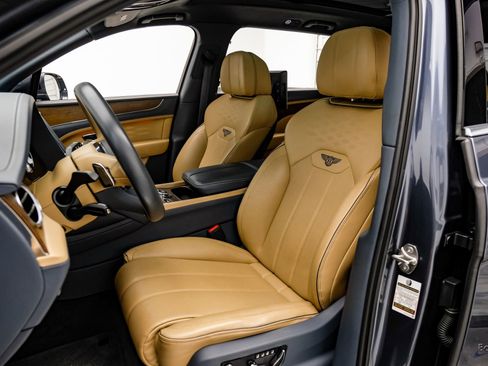 Used 2023 Bentley Bentayga Extended Wheelbase AWD/4WD image 35