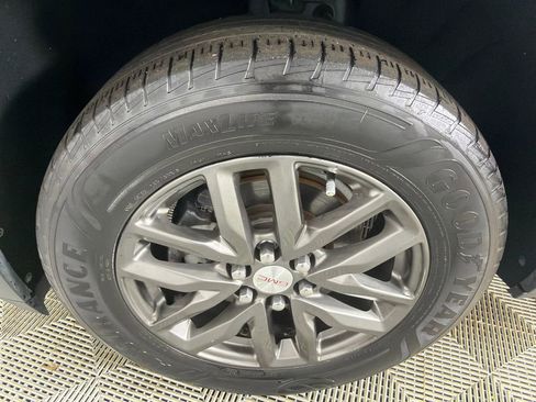 Used 2018 GMC Acadia SLT image 12