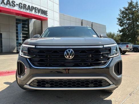 Used 2026 Volkswagen Atlas Cross Sport SE FWD image 3