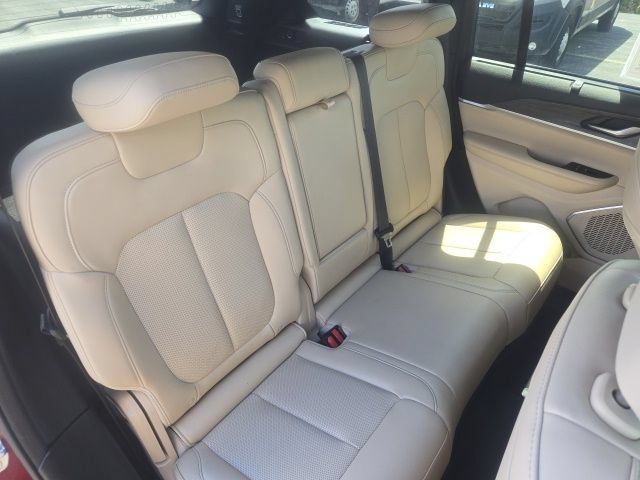 Used 2024 Jeep Grand Cherokee Limited w/ Luxury Tech Group II AWD/4WD image 24