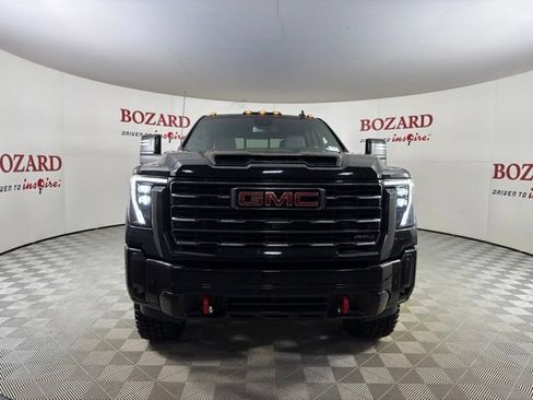 Used 2025 GMC Sierra 2500 AT4 AWD/4WD image 2