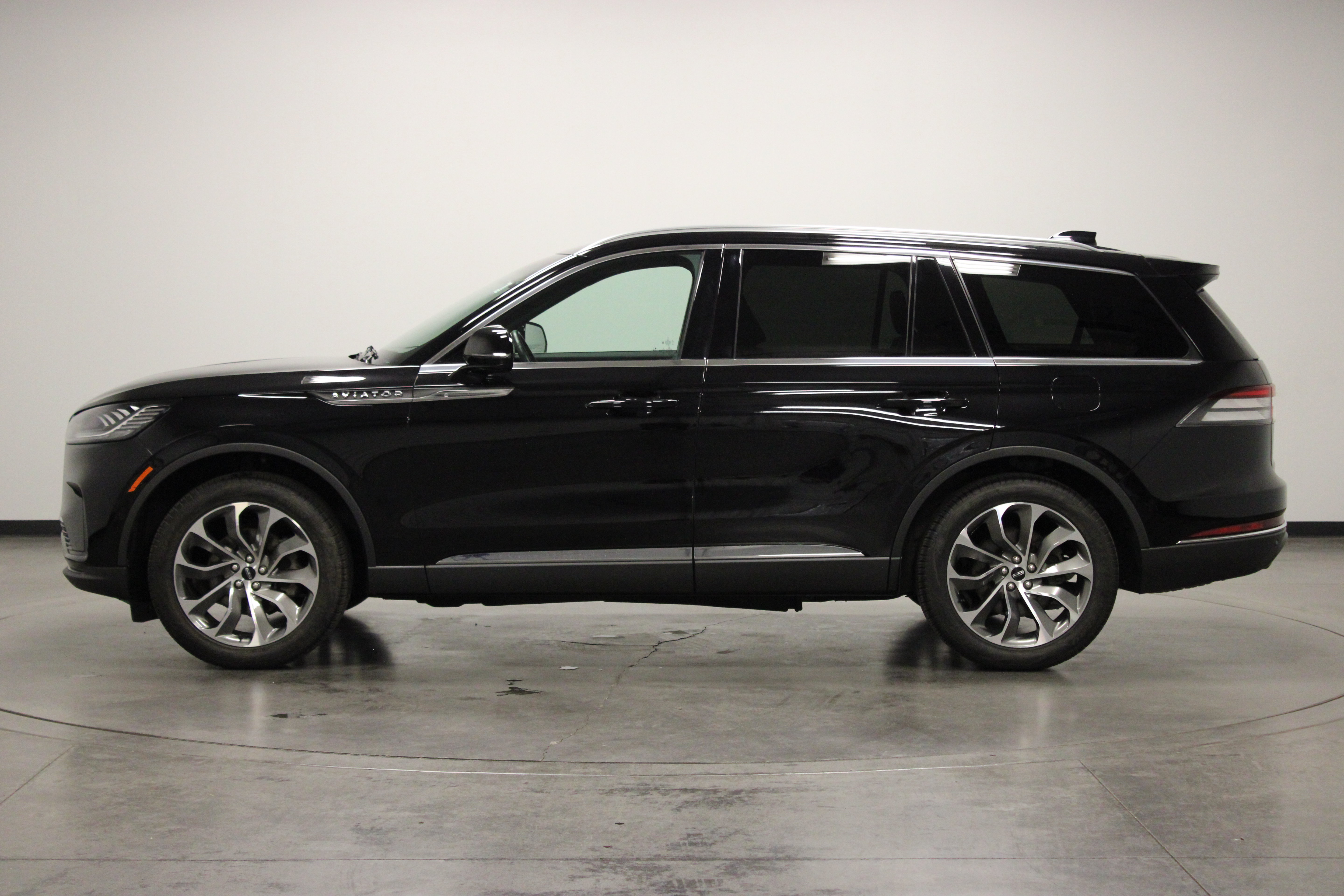 Used 2025 Lincoln Aviator Reserve AWD/4WD image 5