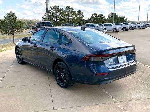 Used 2025 Honda Accord SE image 4