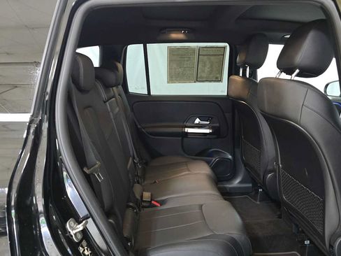 Used 2025 Mercedes-Benz GLB 250 4MATIC image 12