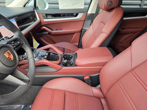 New 2026 Porsche Cayenne S image 27