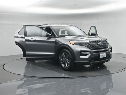 Used 2023 Ford Explorer XLT w/ Equipment Group 202A RWD image 35