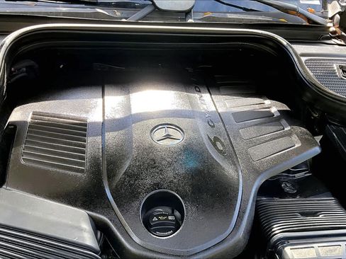 Used 2021 Mercedes-Benz GLS 450 4MATIC image 32