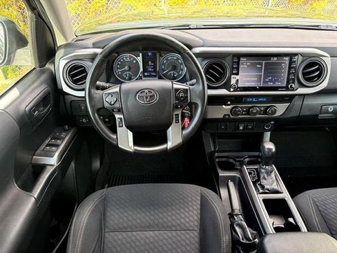 Used 2021 Toyota Tacoma SR5 w/ Trail Edition image 39